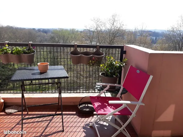 BAYONNE rive droite T3 traversant de 64 m² 2 chambres, balcon, cave, parking