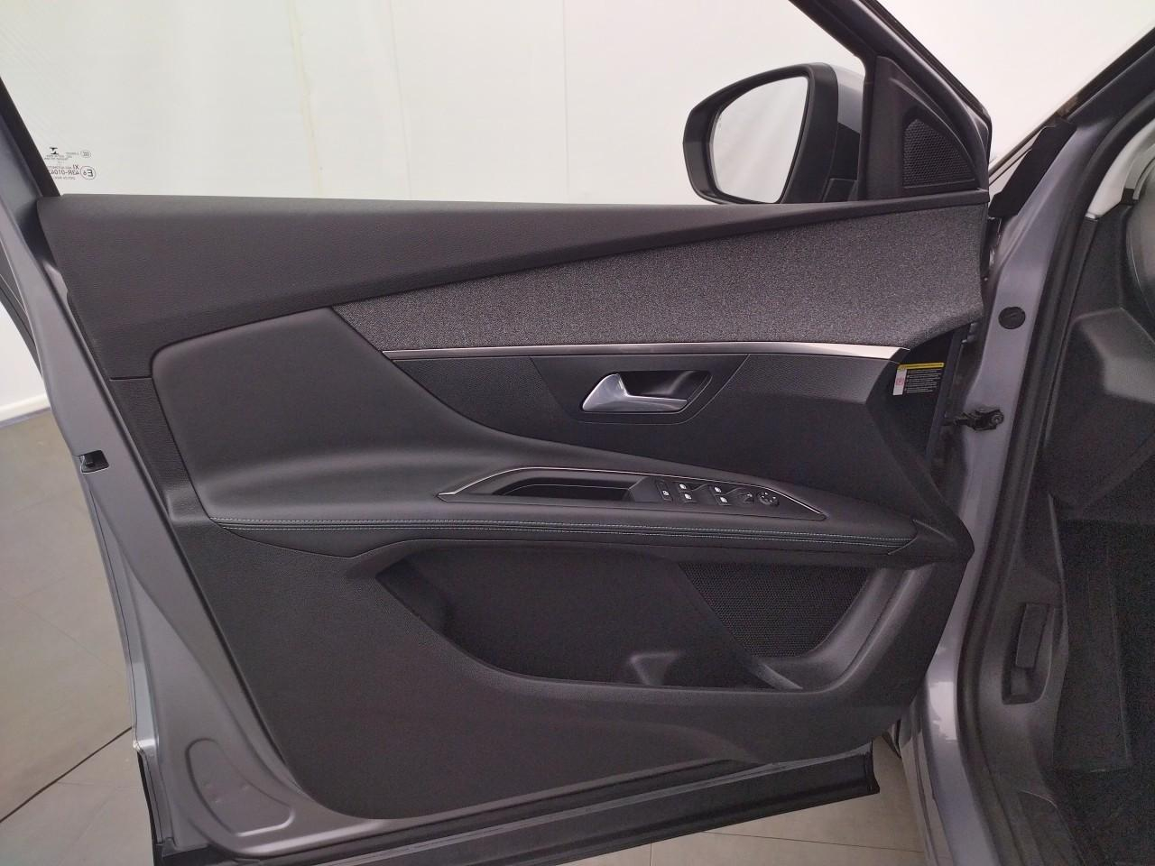 Peugeot 3008 hybrid 225 e-eat8 allure pack — photo 23
