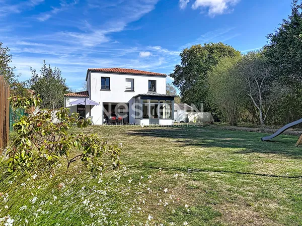 Maison d'Architecte Prestigieuse à Vendre à Pont Saint Martin - 4 Pièces, 126 m²