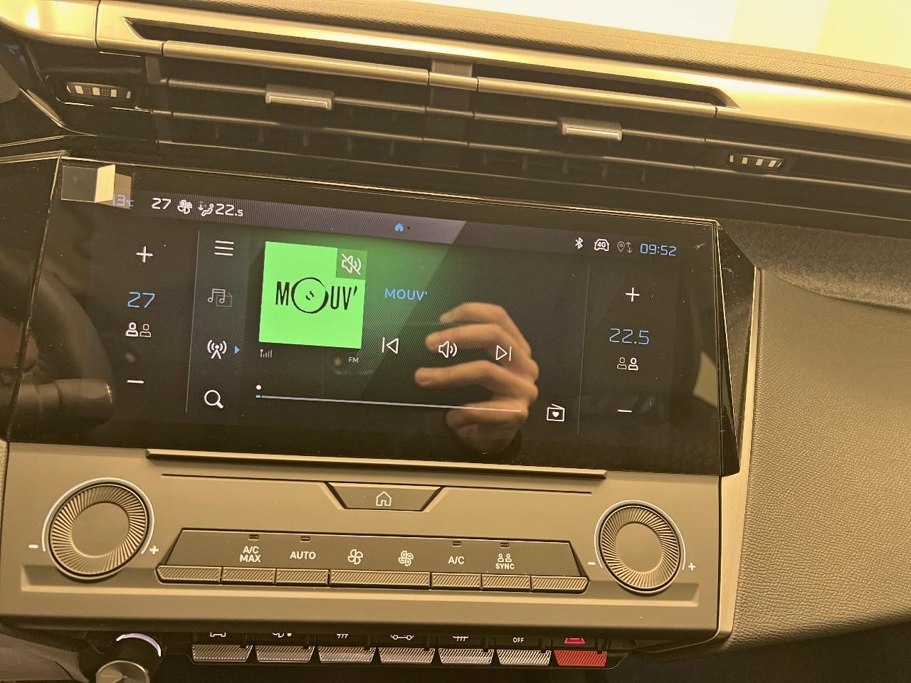 Peugeot 308 hybrid 145 e-dcs6 allure — photo 15