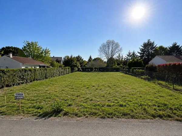Terrain à bâtir de 1037 m² à CORBEIL-ESSONNES (91)