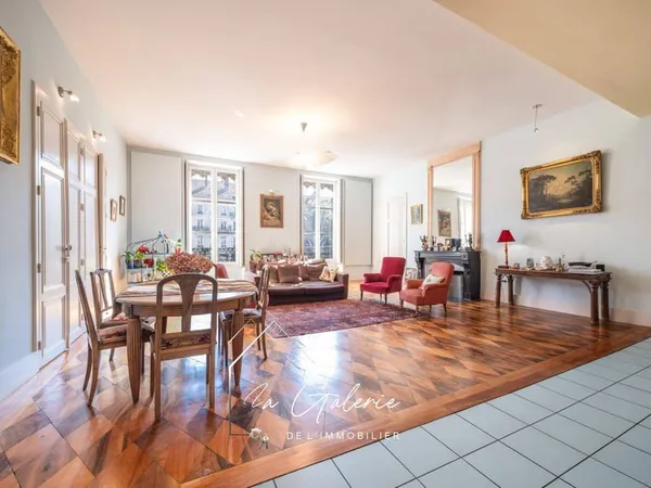 Appartement 6 pièces 273 m²