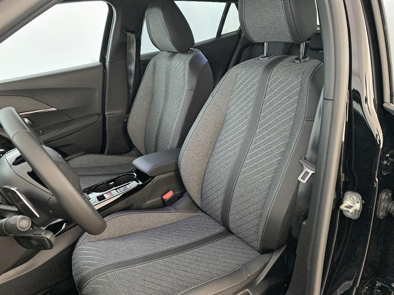 Peugeot 2008 hybrid 145 ch e-dcs6 allure — photo 9