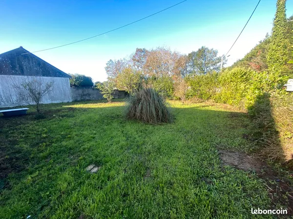 Terrain constructible de 300 m² - centre de Crevin (35320)