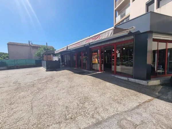 Fonds de commerce 200 m²