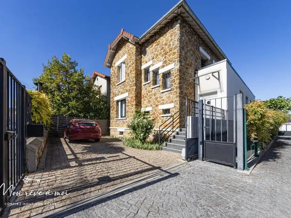 Maison en meulière de 182m2 lumineuse et au calme avec terra