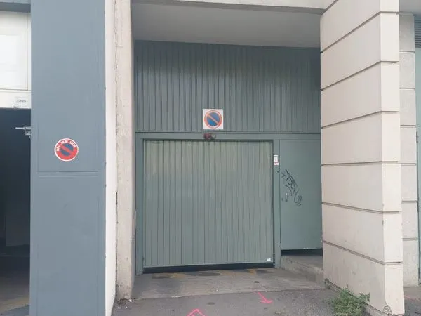 Place de parking sécurisée - Lyon 8e - Disponible de suite