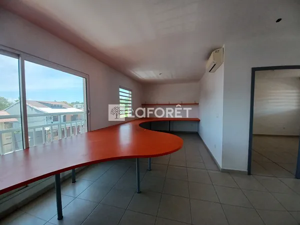 Bureaux 3 pièces 104 m²