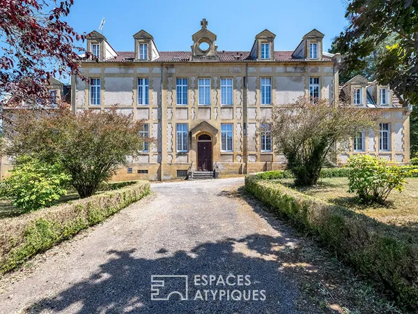 Ancien Orphelinat empreint de charme et réhaussé de grâce