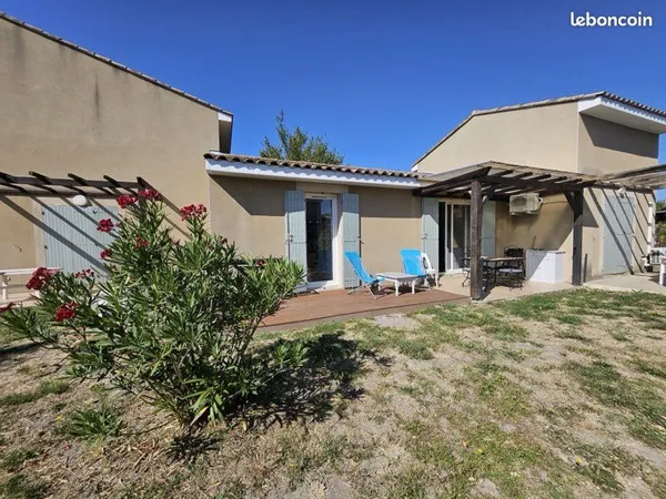 Maison plain pied meublée dans résidence sécurisée avec piscine