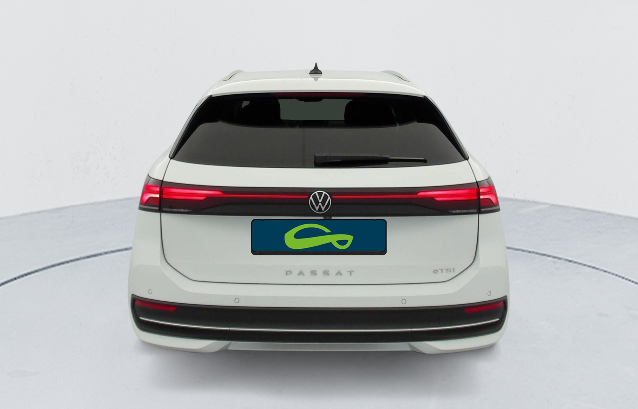 Volkswagen Passat — photo 4