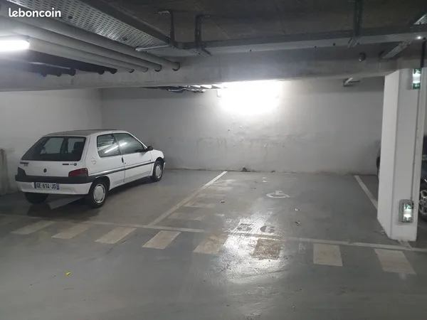 Parking place PMR - Mairie de Montreuil