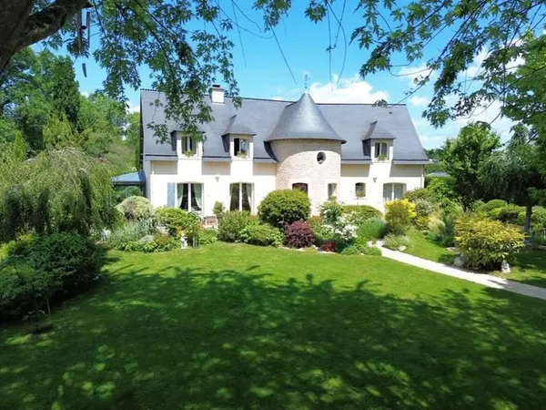 Maison 12 pièces 254 m²