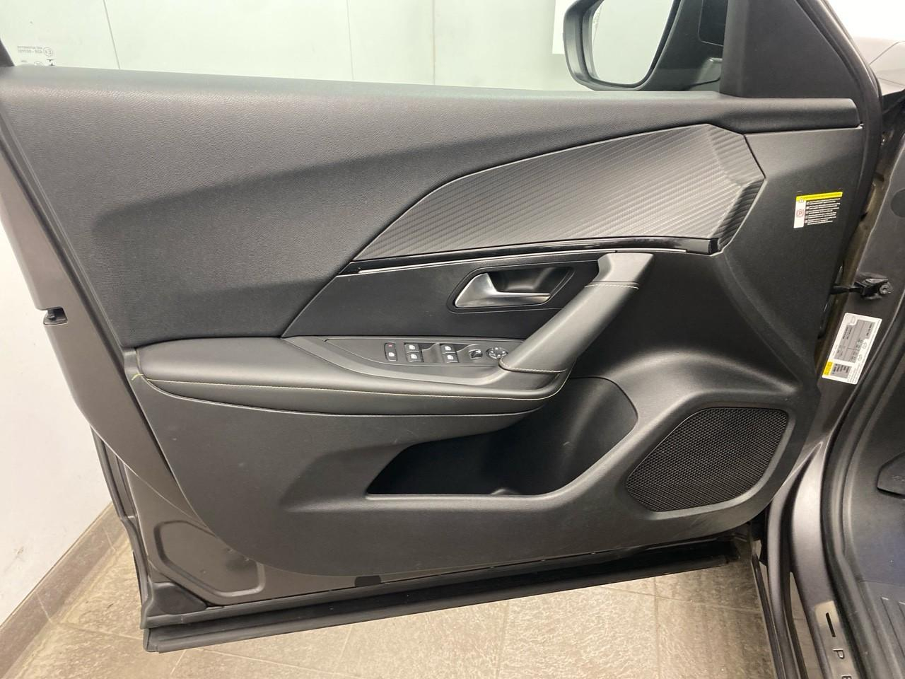 Peugeot 2008 puretech 130 s&s eat8 gt line — photo 20