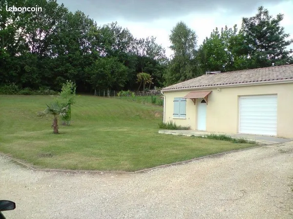 Maison plain pied RECENTE 2 chambres 2 garages jardin terrasse au CALME RARE, Mitoyenne par le garag