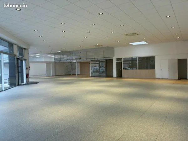 Local commercial 1000 m² CASTRES