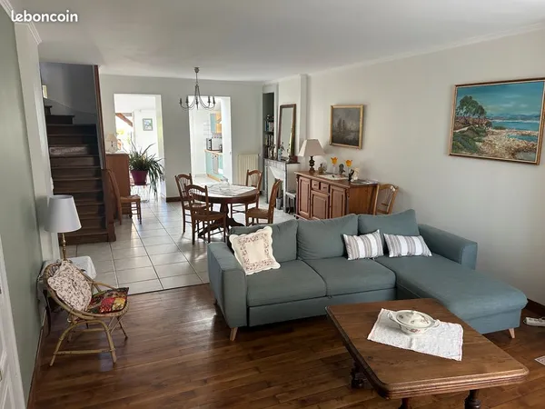 Maison rénovée avec jardin et dépendance