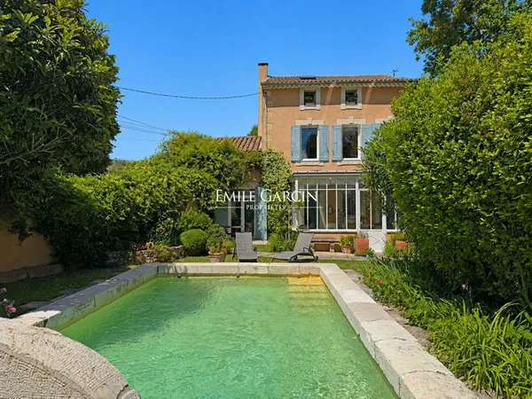 A vendre Maison de village avec piscine proche d'Avignon