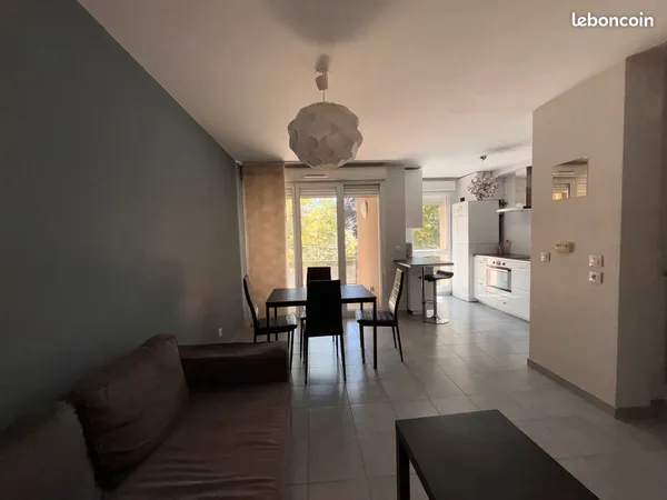 APPARTEMENT T2, PIERRE BROSSOLETTE + GARAGE + balcon