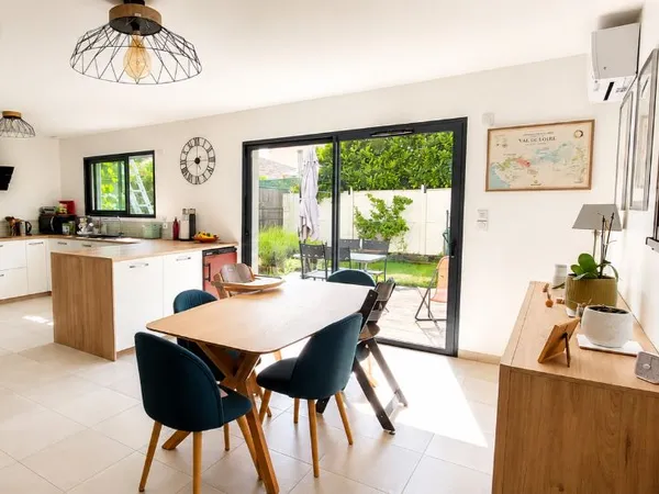 Maison contemporaine 5 pièces 100 m² - DPE A - Pessac Sardine, à 200 m du tram B