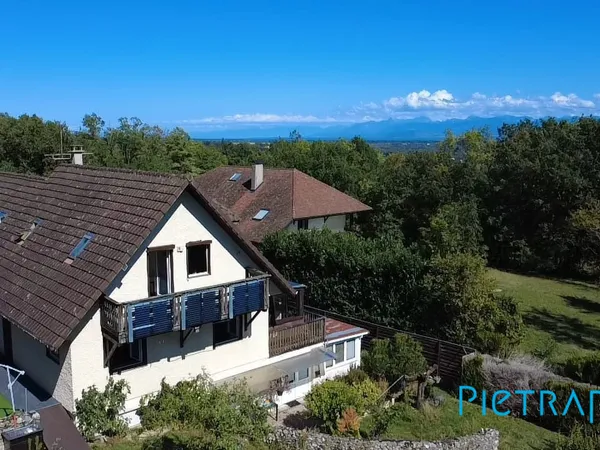 T3 de 103 m² avec cheminée, véranda, balcon, cave et 3 parkin