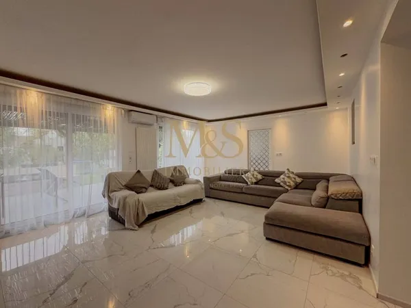 Maison 8 pièces 202 m²