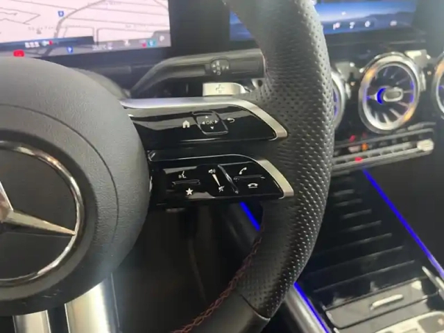 Mercedes Gla 200 d amg line — photo 16