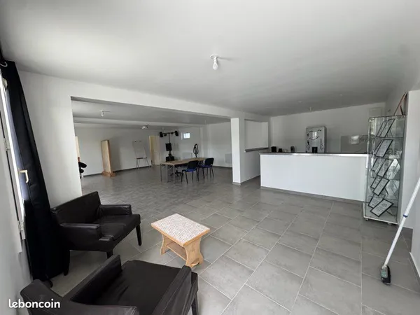 À LOUER / Local d'activité / 150m2 / MÉDECIN / BUREAUX