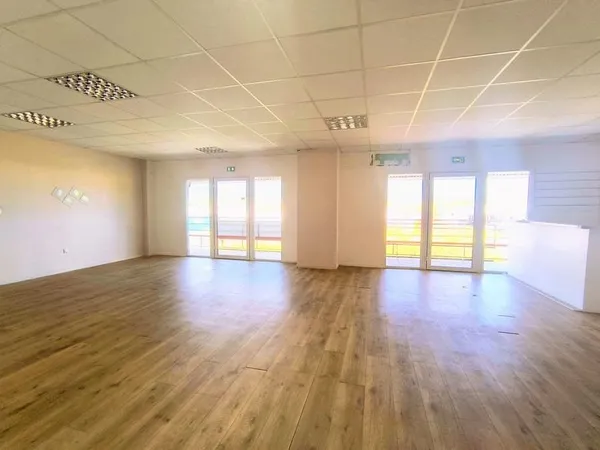 Local de 92m2 à Nolivier - au 1er étage sans ascenseur