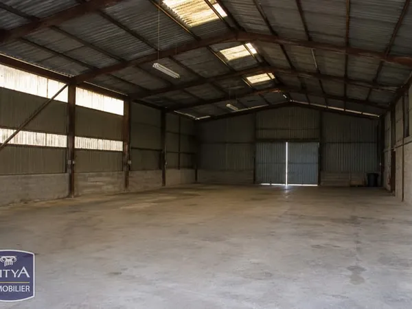 Local 1974 m²