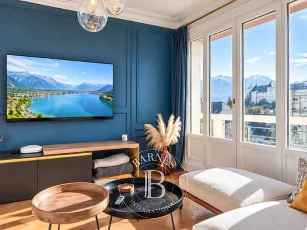 BARNES ANNECY CENTRE T3 DE 85 M2 IMMEUBLE BOURGEOIS ETAGE ELEVE SUPERBE VUE MONTAGNE ET VILLE