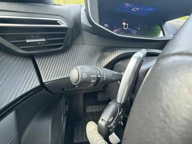 Peugeot 2008 puretech 130 s&amp;s eat8 allure pack — photo 17