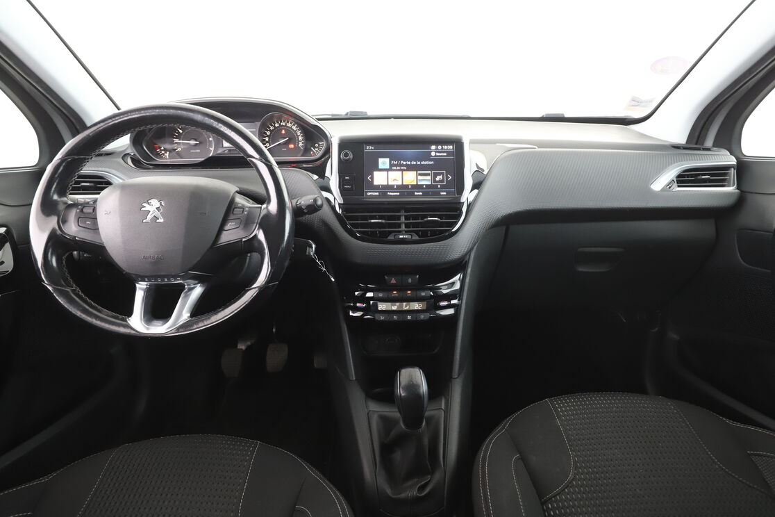 Peugeot 208 1.2 PureTech Allure — photo 11