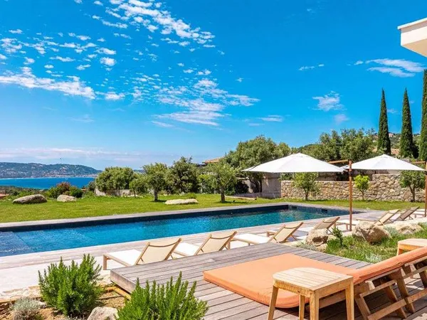 Maison 9 pièces 450 m²