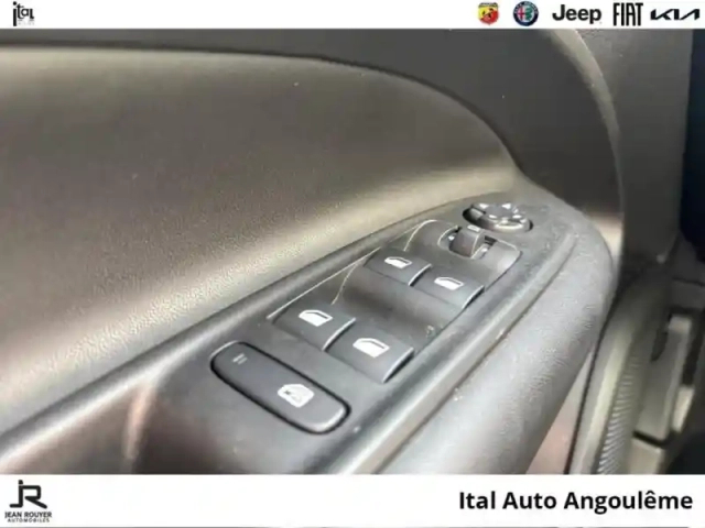 Jeep Avenger 1.2 turbo t3 100ch altitude — photo 12