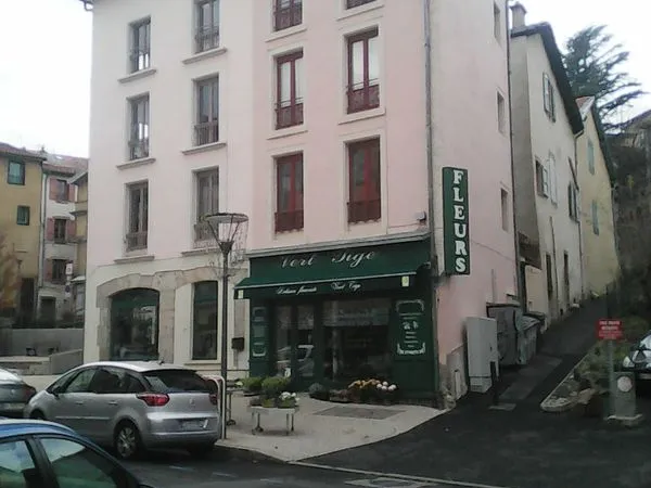 Appart f1 toutes charges comprises, eau elec