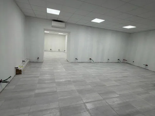 Local commercial / bureaux 95 m² rénové - Centre Aubenas - Climatisation