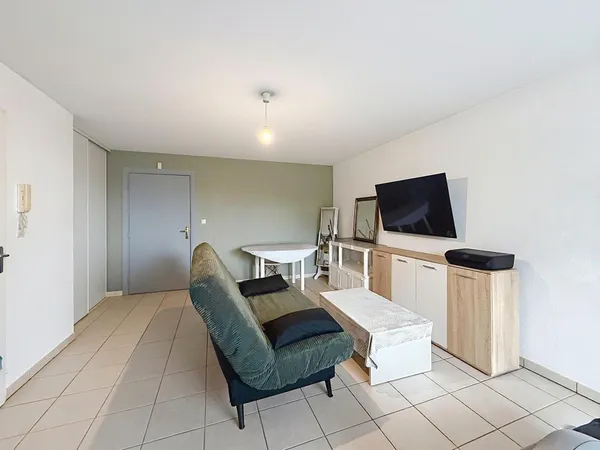 T2 avec balcon - Résidence sécurisée avec piscine - Vendu loué