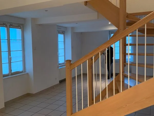 Bel appartement T4 duplex de 75/83m² en très bon état hyper centre de Roanne
