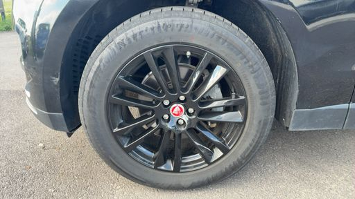 Jaguar F-Pace 2.0 D 163 2WD - Prestige – 2018 – 120482 km – Diesel – Boîte Manuelle — photo 35