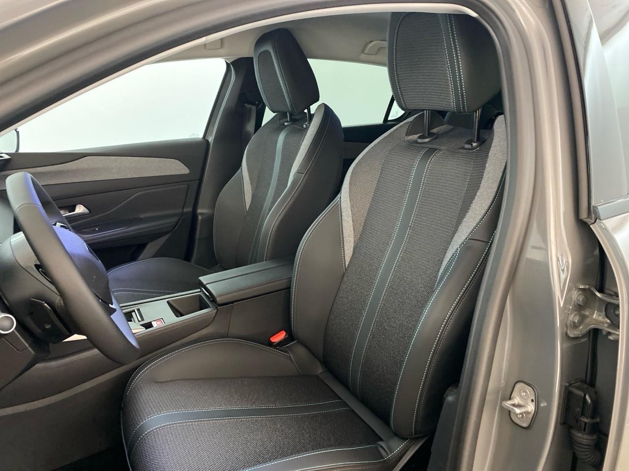 Peugeot 308 hybrid 145 e-dcs6 allure — photo 9