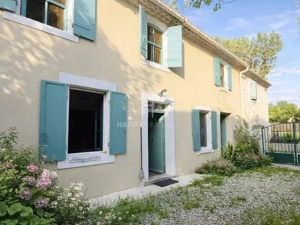 PLEIN CENTRE DE MAUSSANE LES ALPILLES