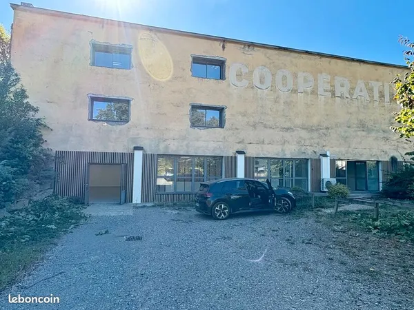 Local d'activité 260 m²