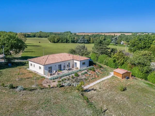 Maison de village avec jardin