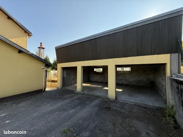 Garage/box 46 m² Saint Nabord