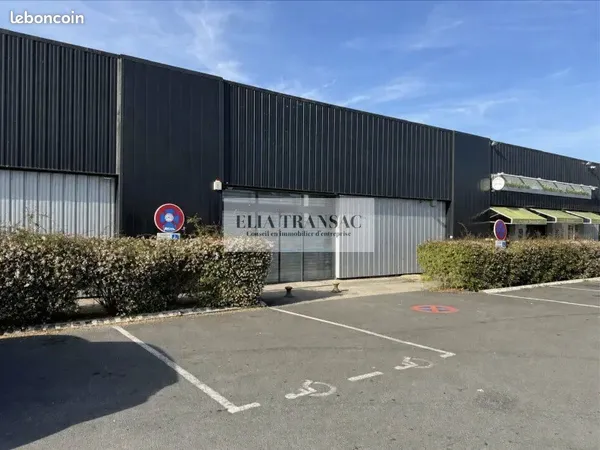Local bureaux 810 m²
