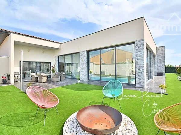 LLUPIA (66) VILLA D’EXCEPTION CONTEMPORAINE  AVEC PISCINE INTERIEUR