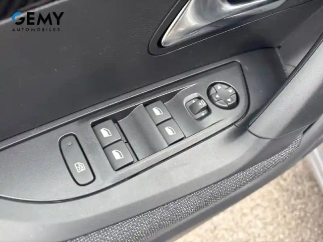 Peugeot 2008 electrique 54 kwh 156 ch — photo 34