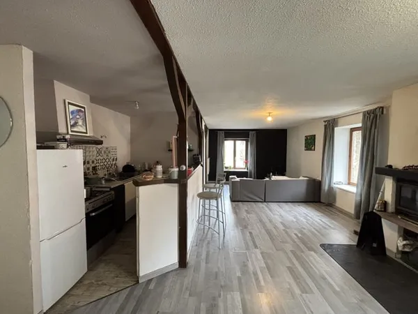 APPARTEMENT F4 SUR DELLE