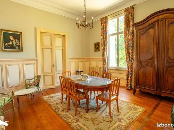 Maison 6 pièces 240 m²